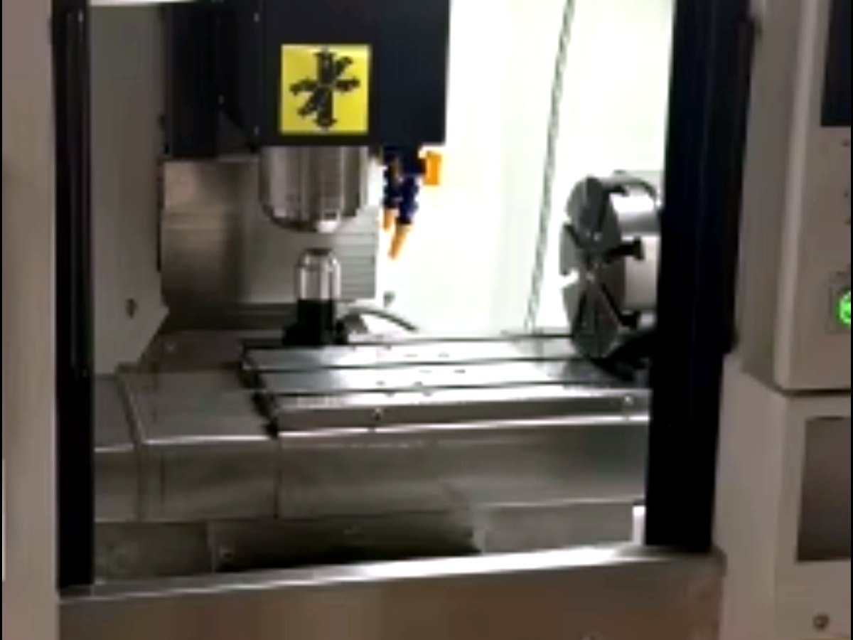 Precision Machining CNC vertical machining center with 4-axis rotary table